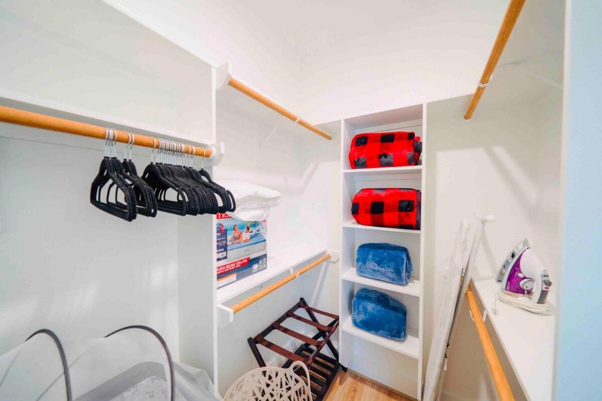 Modern Upscalestay,kingbed,arcadegames,fullkitchen Villa *