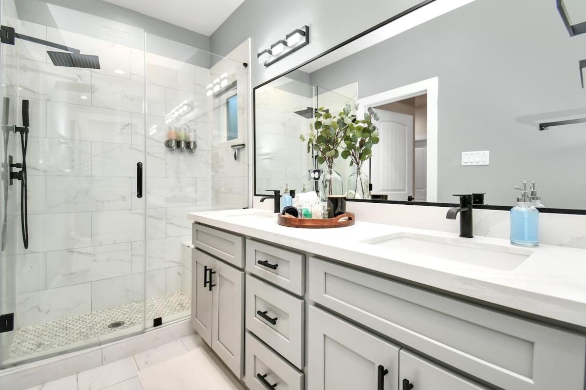 Modern Upscalestay,kingbed,arcadegames,fullkitchen Houston