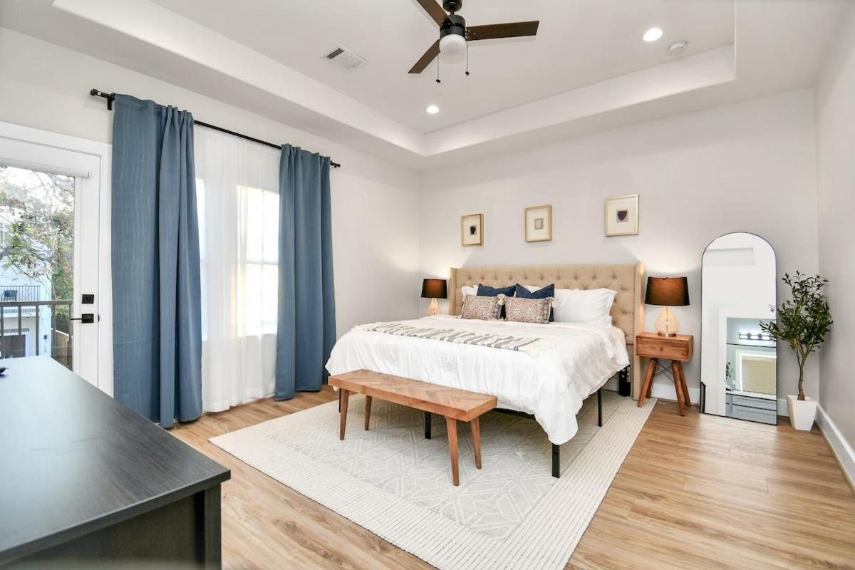 Modern Upscalestay,kingbed,arcadegames,fullkitchen Villa