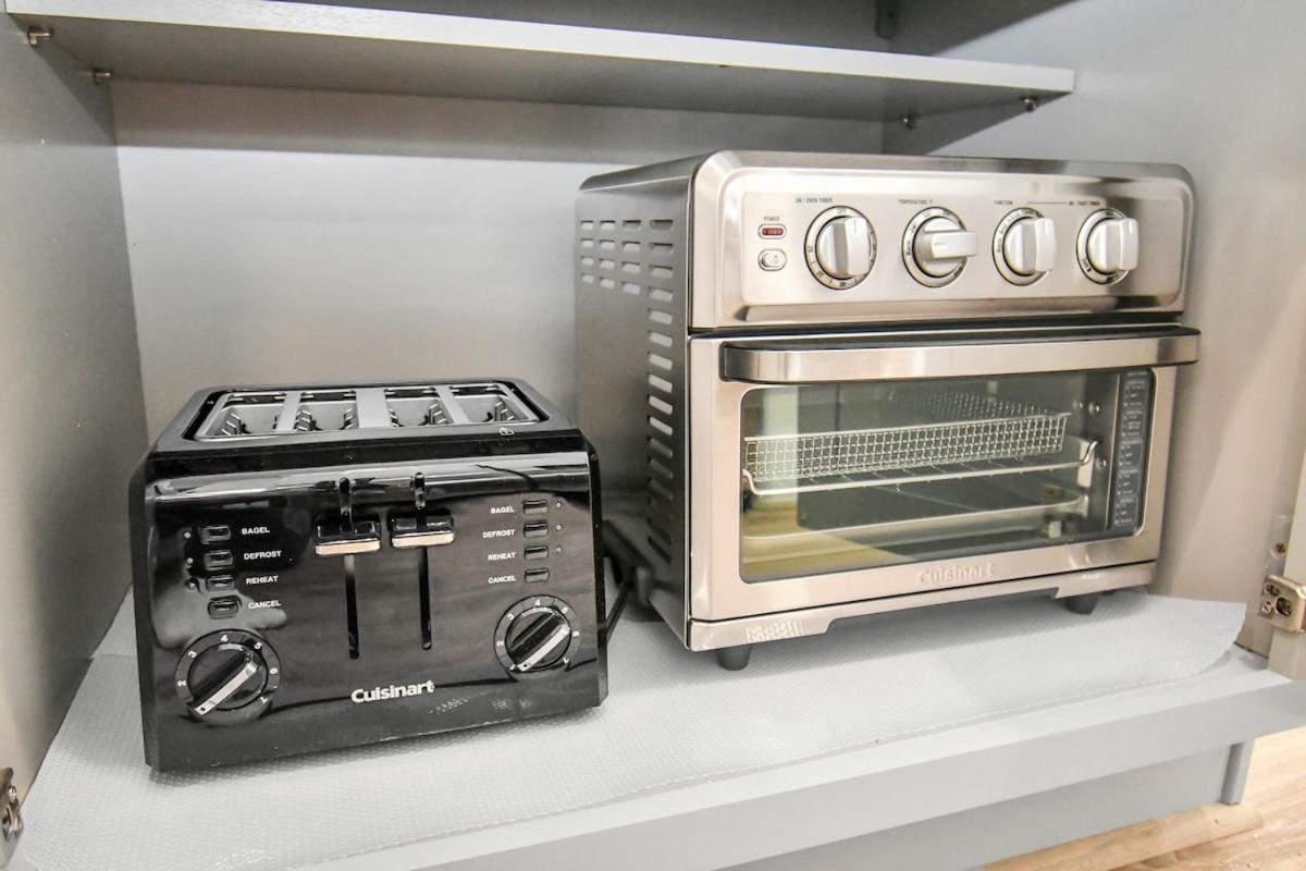 Modern Upscalestay,kingbed,arcadegames,fullkitchen Houston