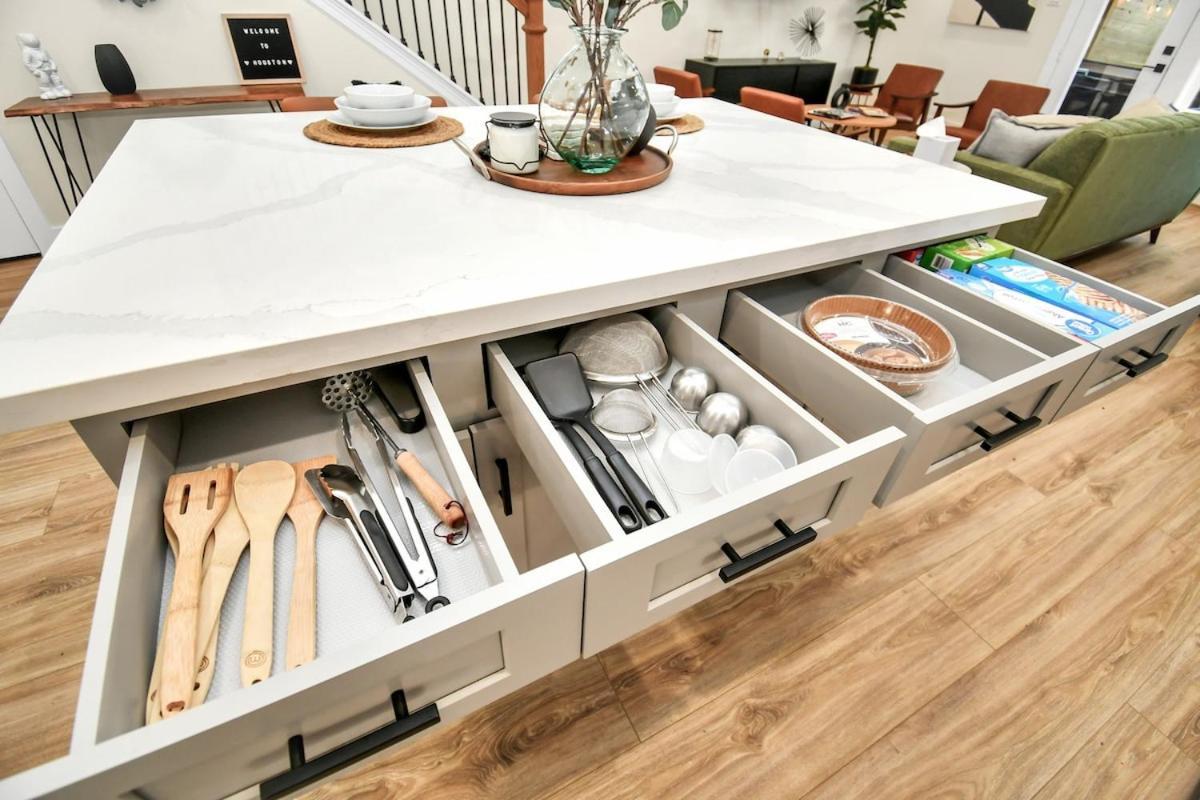 Modern Upscalestay,kingbed,arcadegames,fullkitchen Villa