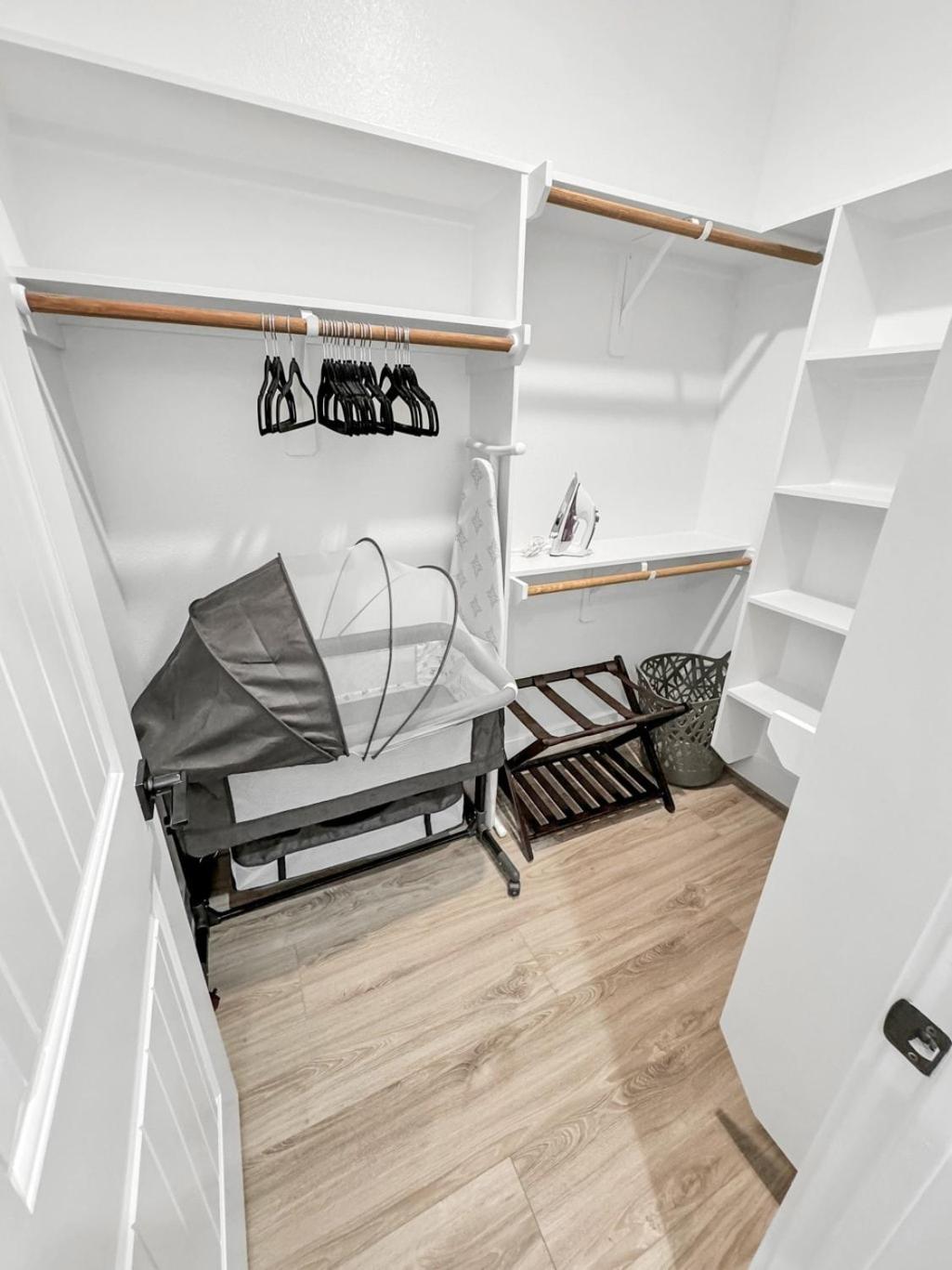 Modern Upscalestay,kingbed,arcadegames,fullkitchen *